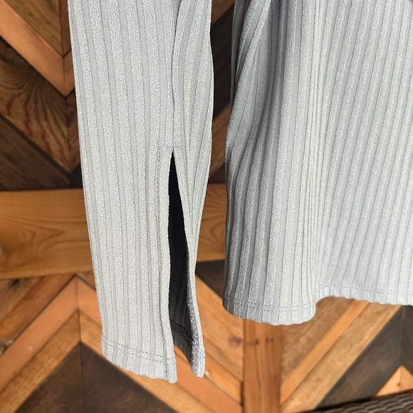 NWT Ribbed Square-Neck Long-Sleeve Tee Size Medium - Picture 11 of 14